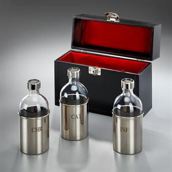 3 Ölgefäße im gefütterten Etui 